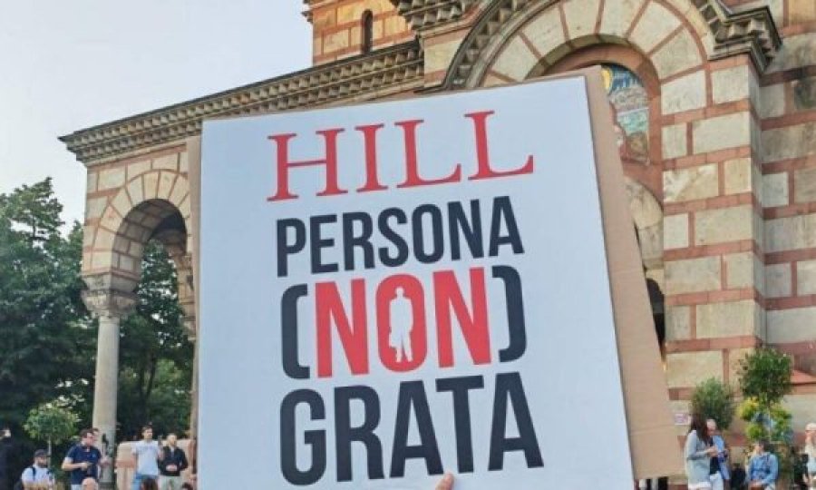 Protestë në Beograd kundër ambasadorit Hill, kërkohet të shpallet ‘non-grata’
