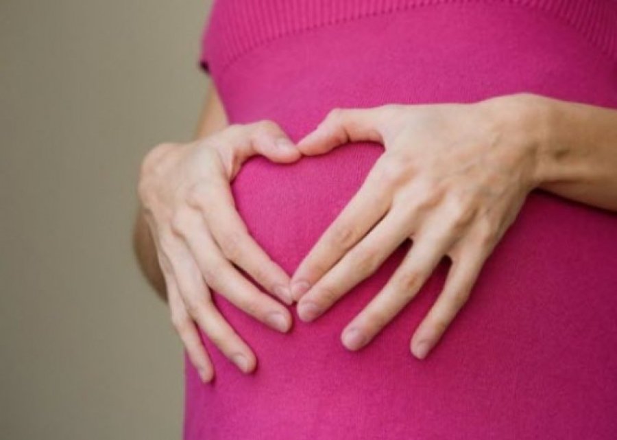 Media e njohur: Shqiptarët në këtë vend përdorin shtatzënat për të siguruar leje qëndrimi