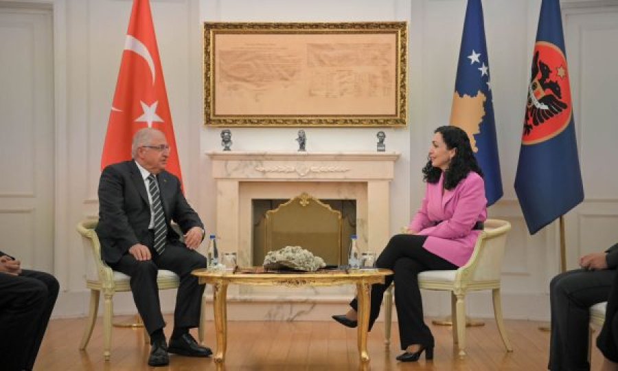 Osmani takohet me Ministrin e Mbrojtjes së Turqisë, flasin për gjendjen aktuale të sigurisë në Kosovë