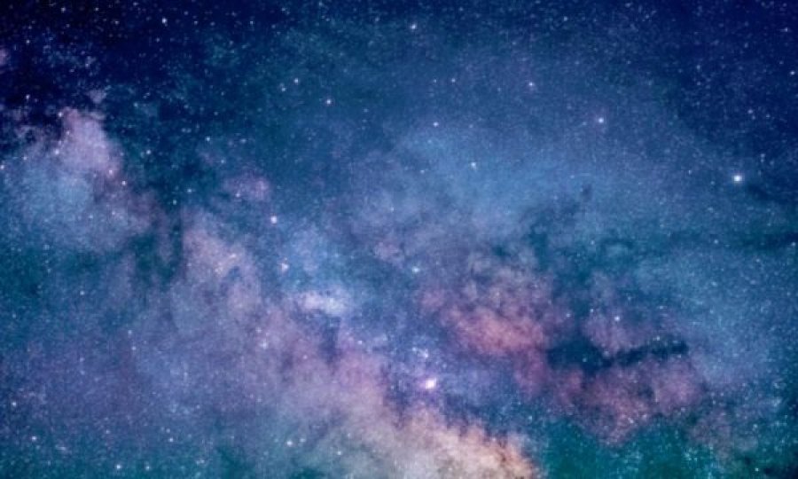 Paralajmërimi i astronomëve: Yjet po zhduken nga qielli i natës