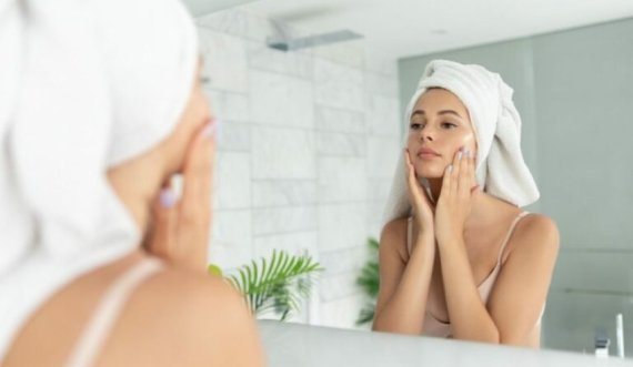 Ka një mënyrë shumë të thjeshtë për të çlodhur fytyrën në darkë