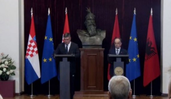 Nga Tirana presidenti kroat flet për sulmin terrorist në Banjskë: Serbia dhe Vuçiq na kanë borxh një përgjigje