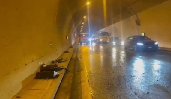 Aksidenti me 2 viktima në tunelin e Kalimashit, arrestohet shoferi i “Benzit”