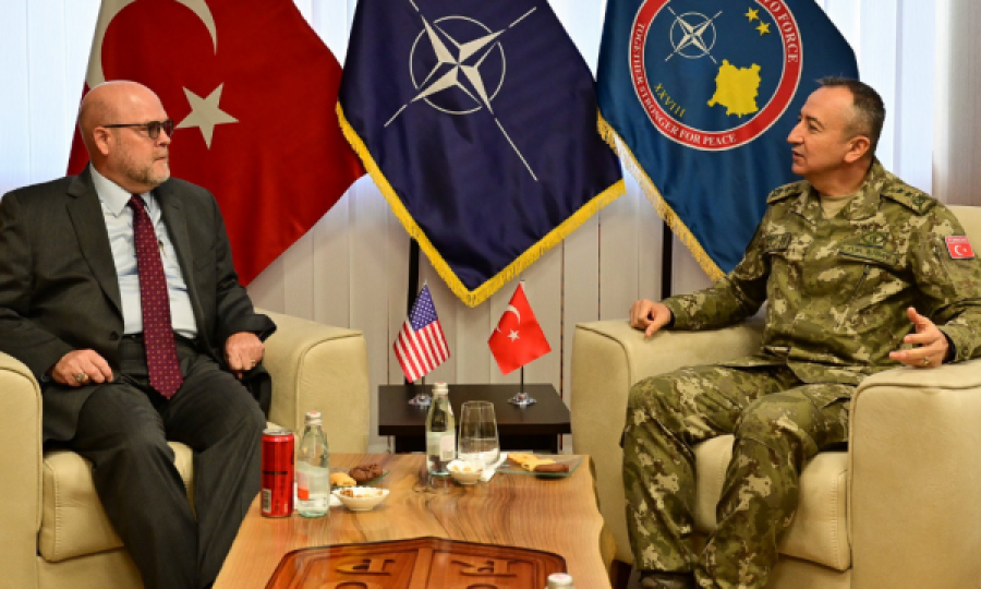 Hovenier takohet me komandantin e ri të KFOR’it, flasin për sigurinë në Kosovë