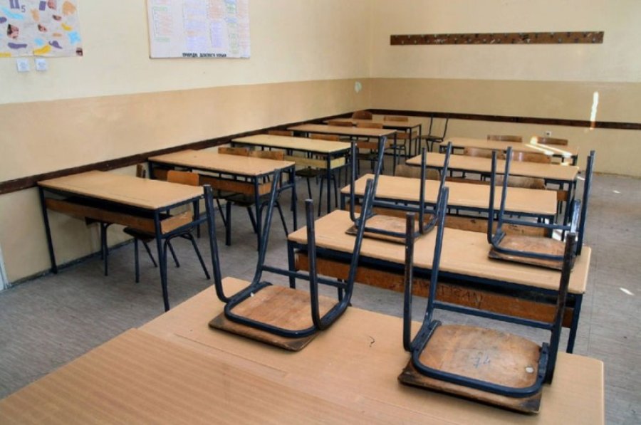 Ky shtet detyrohet t’i mbyllë para kohe shkollat