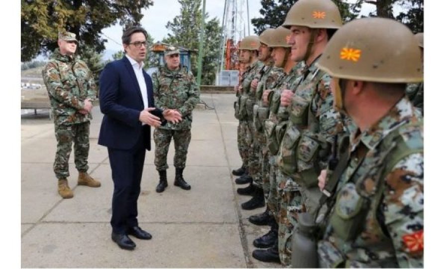 Pendarovski thotë se Maqedonia e Veriut dëshiron të dërgojë më shumë ushtarë në Kosovë
