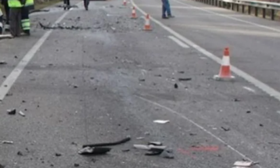 Aksident i rëndë në Lushnjë, furgoni përplas për vdekje një person