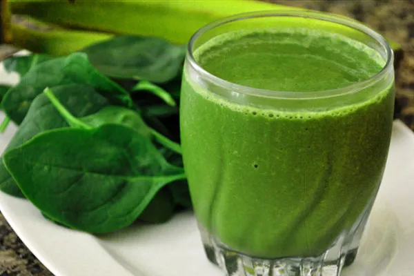 Detoks me përzierjen e gjelbër të mëngjesit