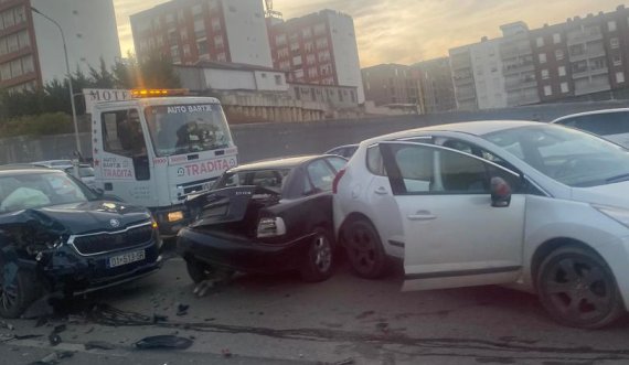 Aksident trafiku mes disa veturave në Prishtinë