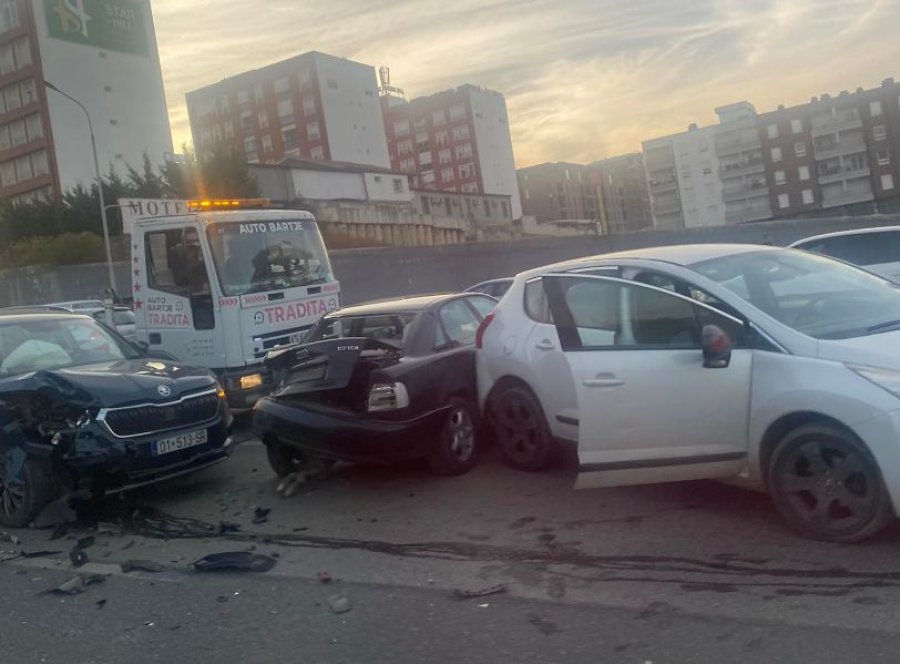 Aksident trafiku mes disa veturave në Prishtinë