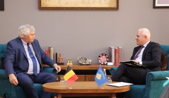 Lëvizja pa viza nga 1 janari – Mimistri Sveçla diskuton me drejtorin e zyrës për migrim në Bruksel