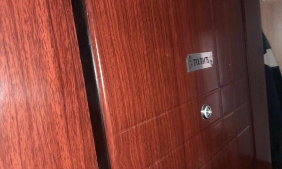 Bastiset shtëpia e Vladimir Toliqit, i plagosur gjatë sulmit në Banjskë