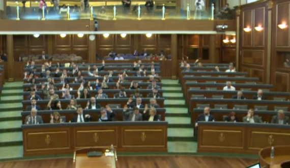 Në Kuvend miratohet ligji për Pronën Publike