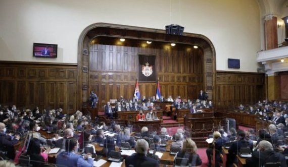 Deputetët e Serbisë po kërkojnë përgjigje nga Vuçiqi: Çfarë ka ndodhur në Banjskë, Radoiçiq është hero apo terrorist?