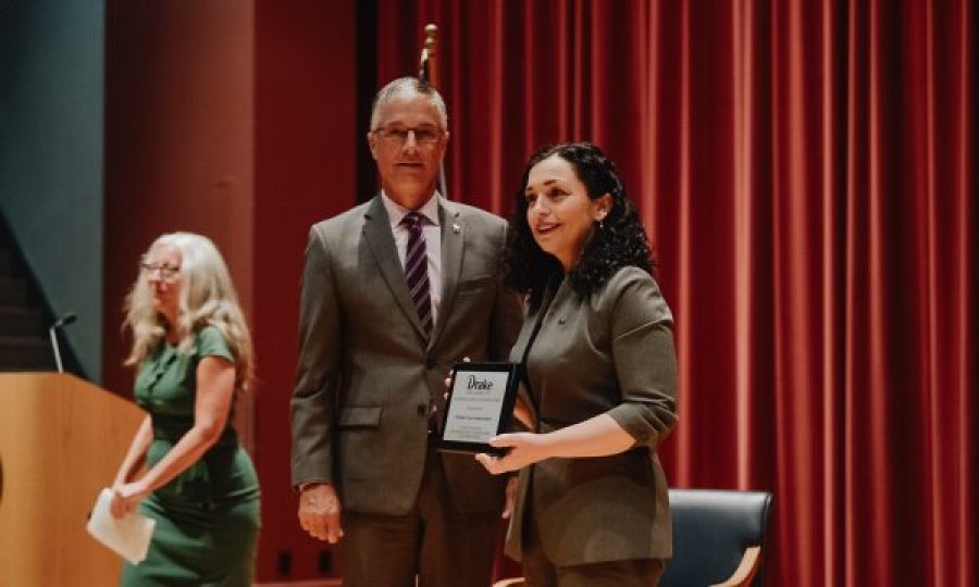 Osmani nderohet me “Çmimin për Qytetari Globale” në Iowa, përmend sfidat e Kosovës deri te pavarësia