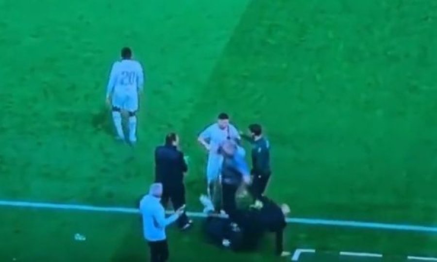 Moment komik nga ndeshja serize e futbollit, kështu u rrëzua mbrëmë  Pioli, trajneri i Milanit