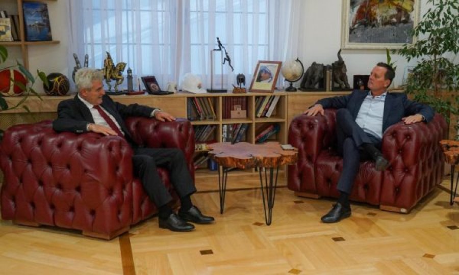 Ahmeti takohet me Grenellin: Vetëm njohja e ndërsjellë Kosovë-Serbi do të sillte paqen në tërë rajonin