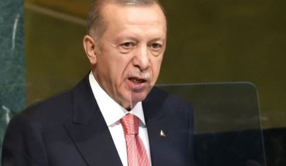 Erdogan përshëndet shpërbërjen e PKK-së kurde