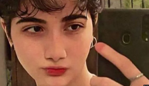 Raportohet se ka vdekur adoleshentja iraniane që u sulmua nga policia