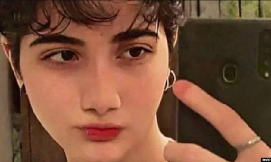 Raportohet se ka vdekur adoleshentja iraniane që u sulmua nga policia