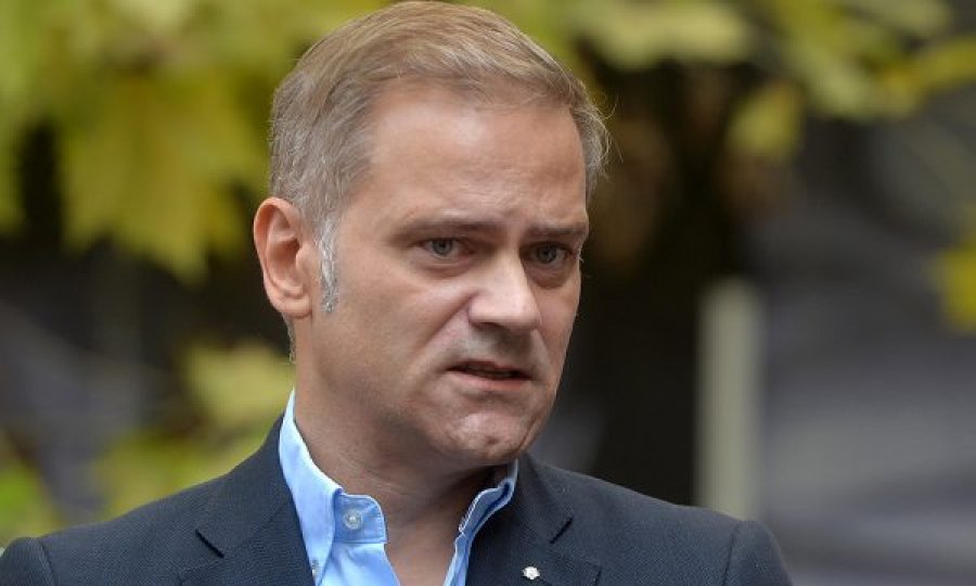 Dialogu me Kosovën, Stefanoviq i kërkon BE-së të mos bëjë marrëveshje me “bixhozxhiun e dehur” Vuçiq