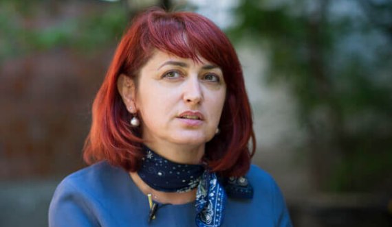 Hoxha – Kurtit: Kryeministër modern, me qenë kaq indiferent ndaj punëtorëve e me vrapu nëpër spektakle