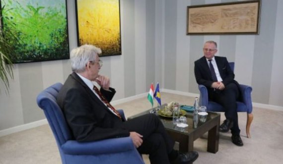 Bislimi pasi takon ambasadorin e ri hungarez: Hungaria vend mik i rëndësishëm për Kosovën