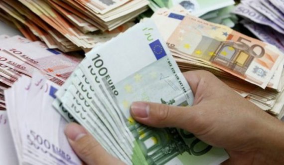 Policia sekuestron një shumë parash në Pejë, dyshohet se erdhën nga Kopaoniku i Serbisë