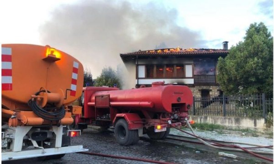 Arrestohen  në Gjakovë tre të mitur, dyshohen se ia vunë flakën Muzeut të Muzikes 