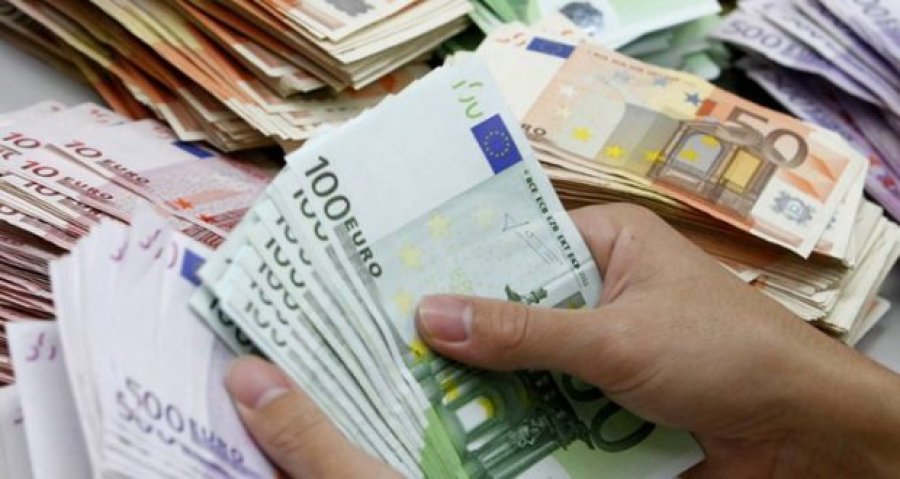 Policia sekuestron një shumë parash në Pejë, dyshohet se erdhën nga Kopaoniku i Serbisë