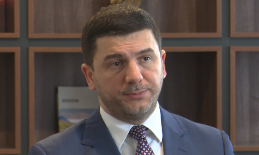 Krasniqi: Qeveria e kryeministrit Kurti po i penalizon qytetarët në baza partiake dhe politike