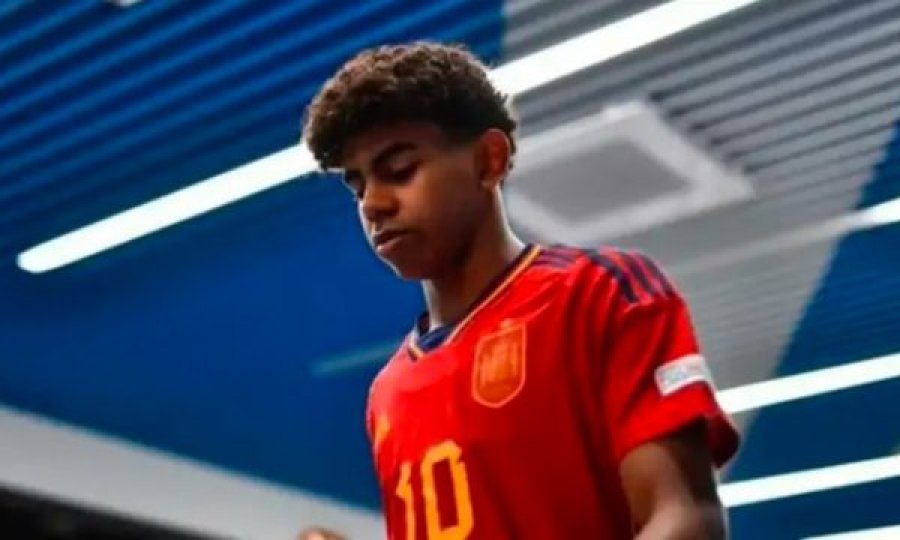 Spanja publikon listën e vetë befasuese, ftohet për të luajtur edhe  futbollisti 16 vjeçari i Barcelonës