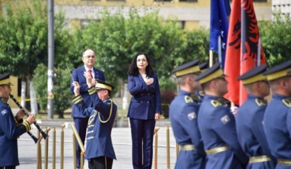 Vjosa Osmani të hënën shkon në Tiranë, pritet nga presidenti Bajram Begaj