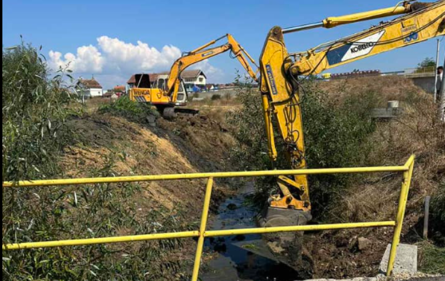 Në këto vende të Vushtrrisë bëhet zgjerimi i lumenjve për të shmangur mundësinë e vërshimeve