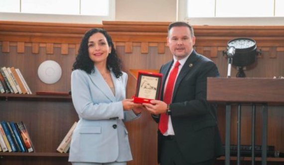 Osmani nderohet me titullin ‘Patron i Kalasë’ në Shqipëri