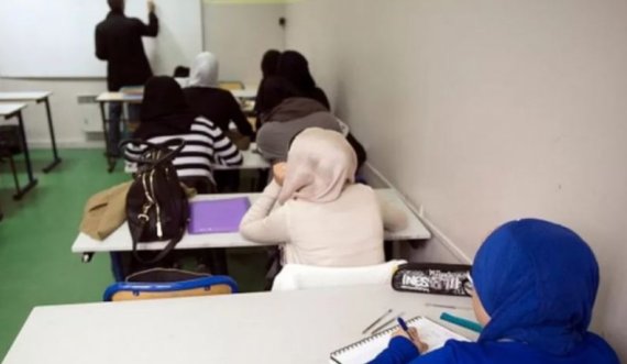 Shkollat ua ndalojnë hyrjen 67 vajzave me veshje myslimane