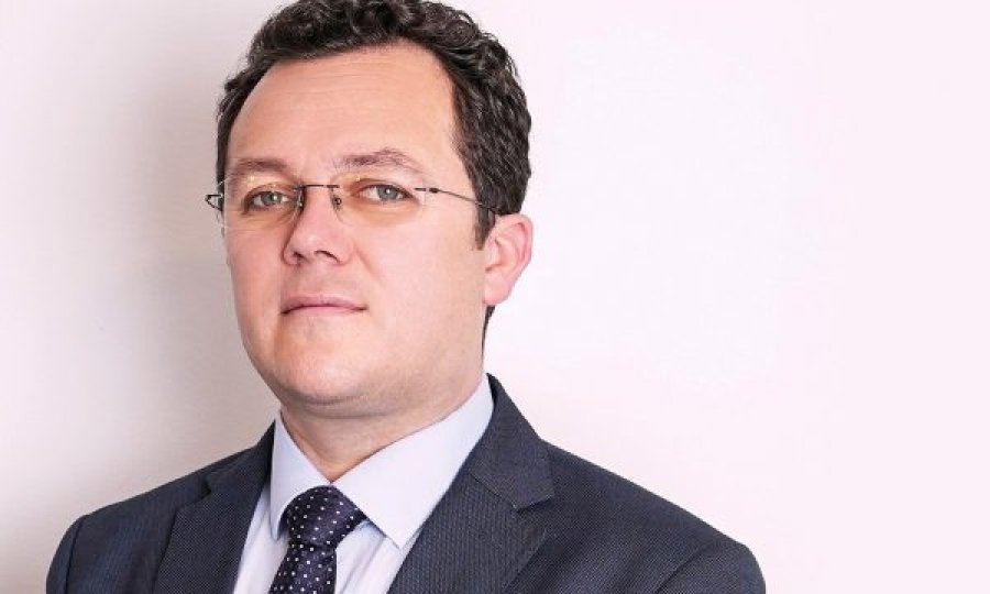 Jep dorëheqje kreu i Odës së Farmacistëve