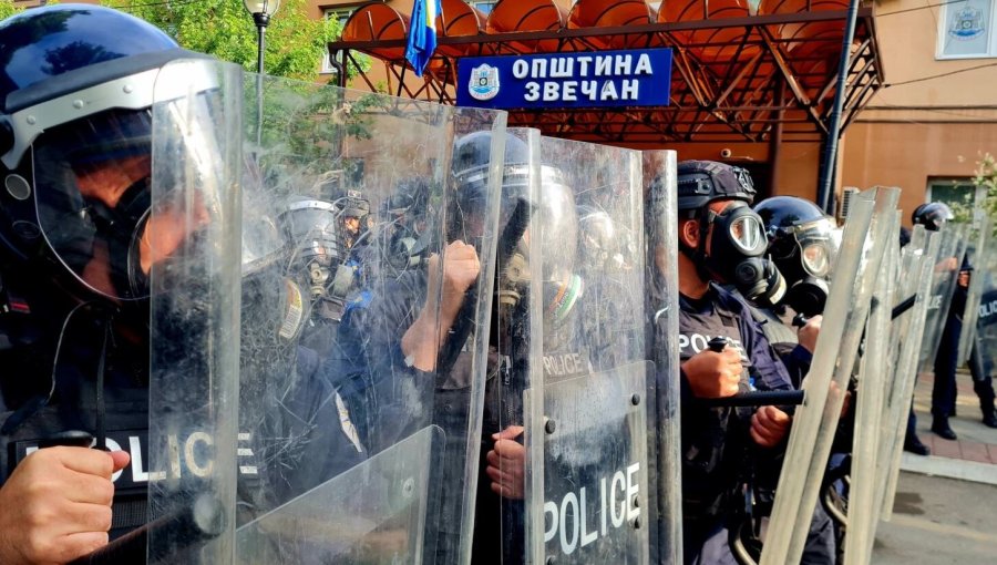 Policia e Kosovës e ka të drejtën që edhe me mjete të dhunshme ti largon institucionet ilegale serbe nga zyrat e shtetit të Kosovës në Mitrovicën e veriut dhe kudo tjetër