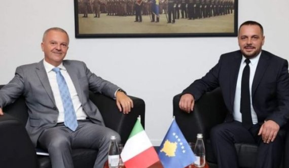 Ambasadori italian deklarohet pas takimit me ministrin Maqedonci