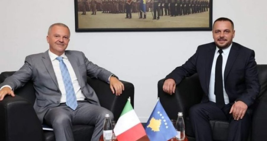Ambasadori italian deklarohet pas takimit me ministrin Maqedonci