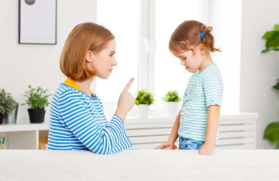 Çfarë duhet të bëni nëse dikush qorton fëmijën tuaj?
