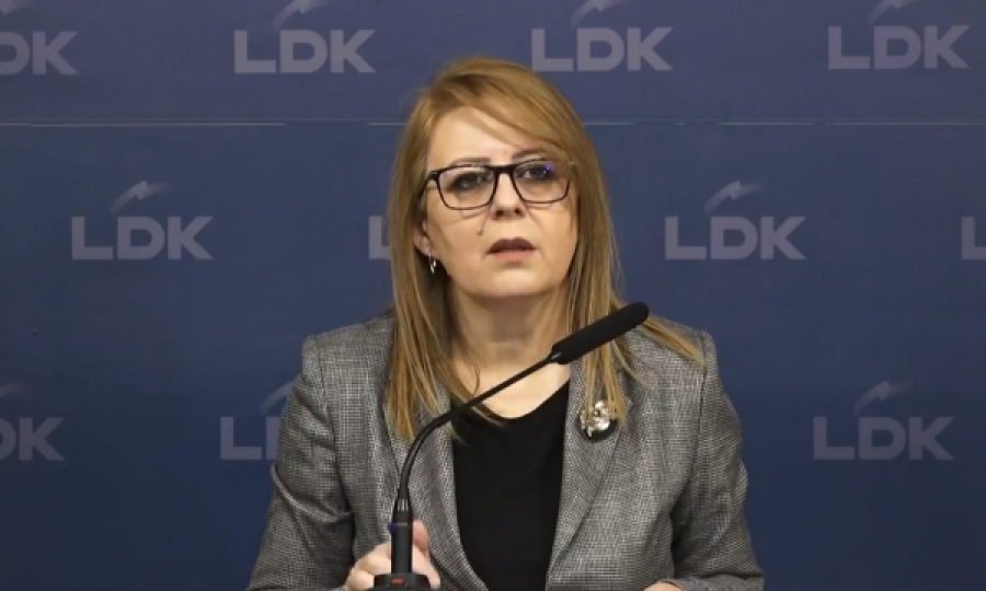 Reagon deputetja Hikmete Bajrami: Nga Kosova ka ikje masive edhe  nga  punëtorët  e administratës