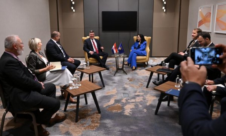Vjosa Osmani takohet me presidentin e Kroacisë, diskutuan për anëtarësimin e Kosovës në BE, NATO dhe KE