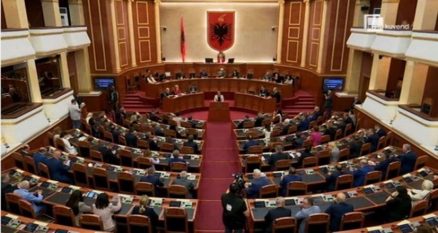 Kuvendi i Shqipërisë voton ministrat e rinj