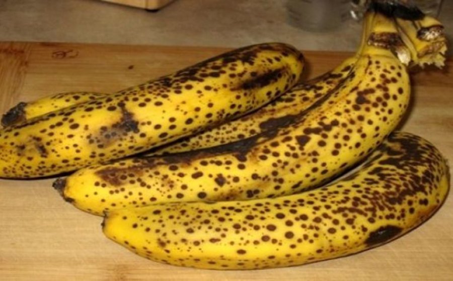 Mos i hidhni bananet me ngjyrë kafe