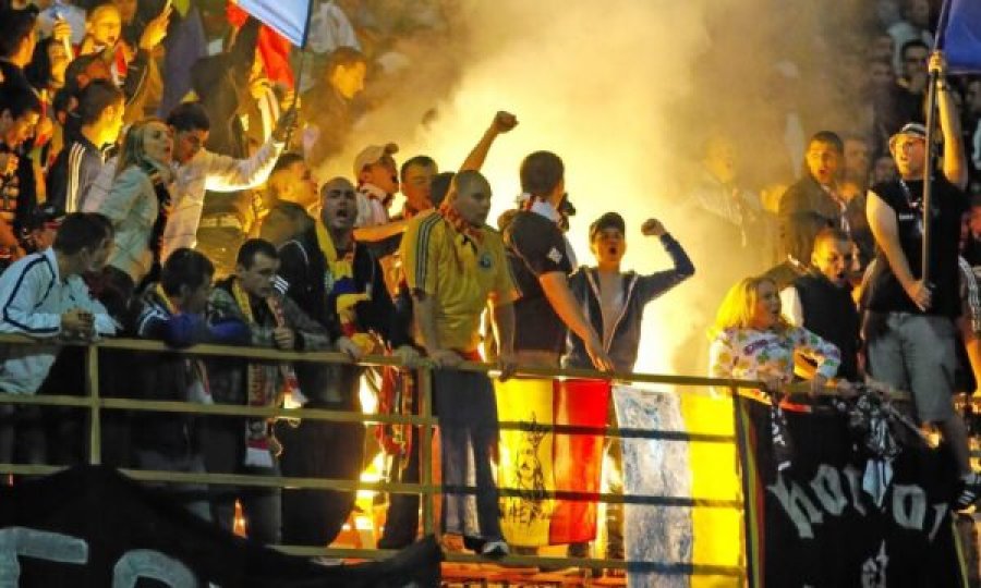 Qëndrimi qesharak i huliganëve rumunë, bojkotojnë ndeshjen ndaj Kosovës e thonë se nuk do të duhej të luhej