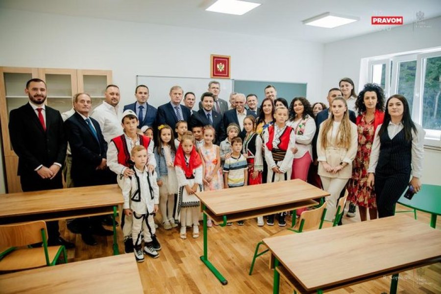 Rindërtohet objekti, Dritan Abazoviq hap shkollën e vetme shqipe në Rozhajë