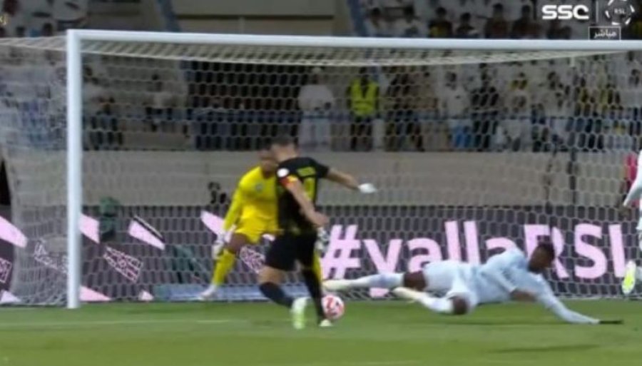Benzema vjen me një gol me gju në Arabi
