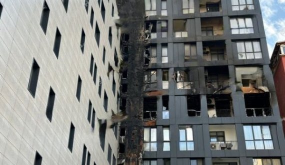 4 apartamente të djegura në pallatin 10-katësh në Tiranë, shkak materiali i fasadës