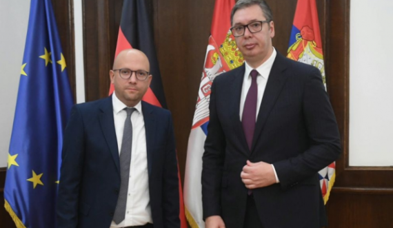 Vuçiq njofton për takim me Sarrazinin: I kërkova sa më shumë përfshirje të ndërkombëtarëve për veriun 